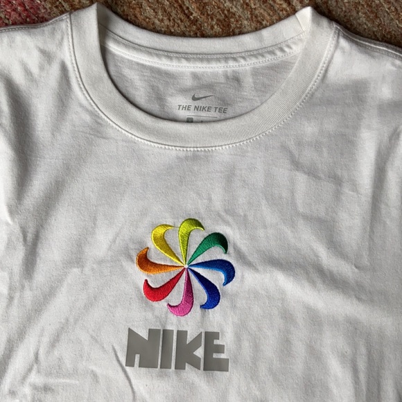 NWT Nike T shirt - Picture 2 of 4